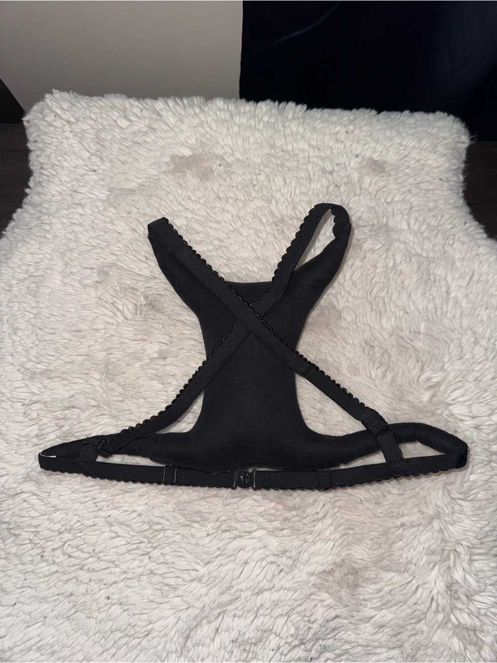 BZVV Anti Wrinkle Cleavage Black Pillow Adjustable Straps